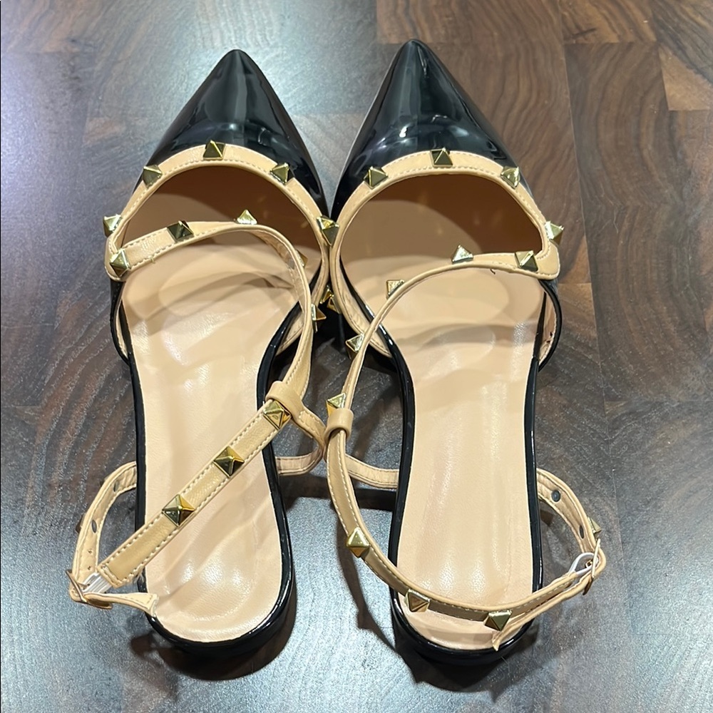 Black and tan flats NEW. Size 39 (6.5)